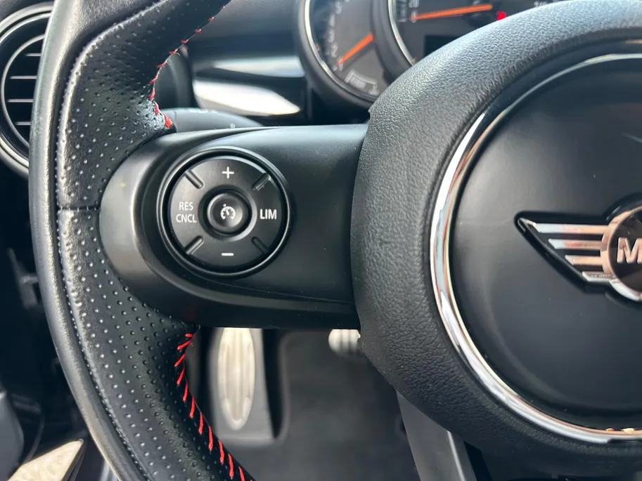 MINI 3-Deurs 1.5 Cooper | Automaat | John Cooper Works | Navigatie | Parkeersensoren | Stoelverwarming | Cruise & Climate Control | Dealer Onderhouden | 12 Maanden BOVAG Garantie