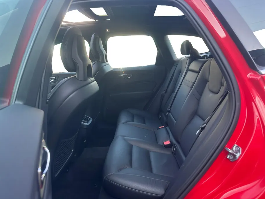 Volvo XC60 2.0 T5 R-Design | TREKHAAK | PANO | EERSTE EIGENAAR | NL-AUTO | DEALER ONDERHOUDEN |