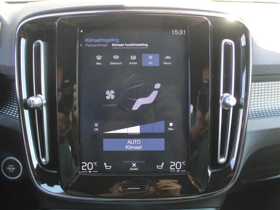 Volvo XC40 2.0 T4 R-Design | Keyless | HK Audio | Adap. Cruise | PDC | Elek. Trekhaak | 19' Velgen | Elek. Kofferklep | Camera | Stoelverwarming |
