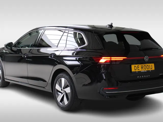 Volkswagen Passat Variant 1.5 eHybrid Business Trekhaak | Navigatie | Stoelverwarming | Head-Up Display |