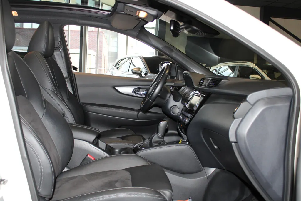 Nissan QASHQAI 1.3 DIG-T N-Tec | Trekhaak | 1500kg trekgewicht | Led verlichting | Half lederen bekleding | Apple carplay | Pro-pilot | 360grd camera | Half lederen bekleding | Wielkasten in kleur | pdc voor en achter | 160pk |