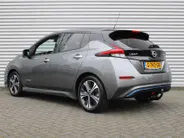 Nissan Leaf Tekna 40 kWh | Trekhaak | Stuur-/stoelverwarming | 360 Camera | LED | Dodehoek detectie | Cruise adapt. | 17' LM | Half leer/stof | Navi |