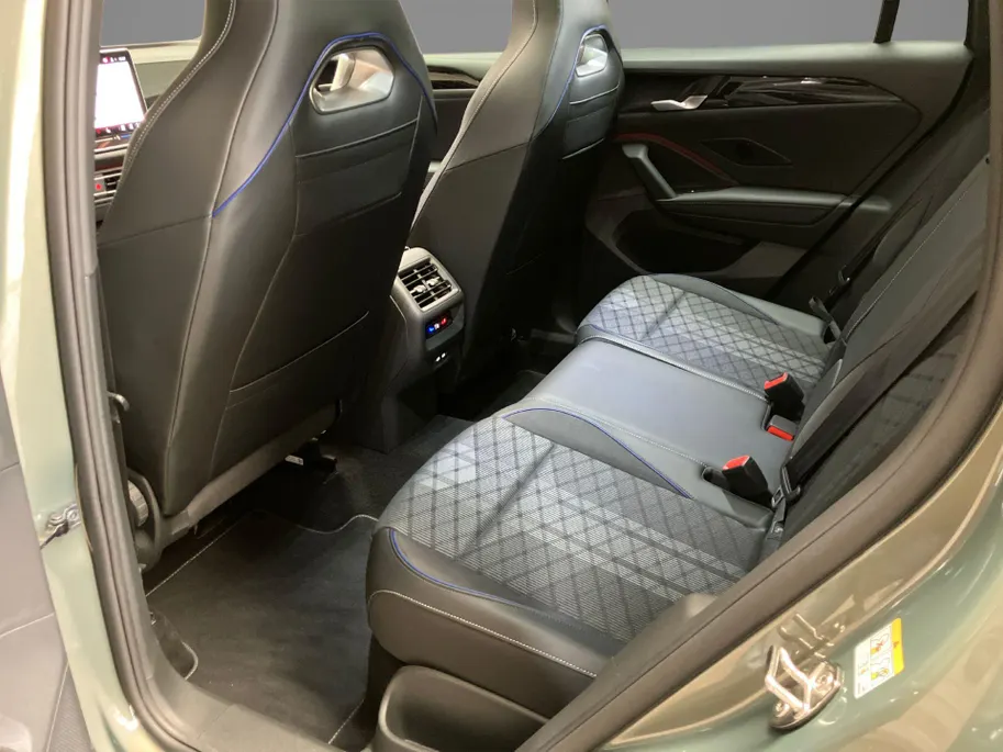 Volkswagen Tiguan 1.5eTSI/150PK R-Line · Panoramadak · Trekhaak · 360°Camera + Parkeersensoren · Garantie t/m 06-01-2030 of 100000km.