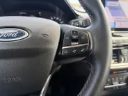 Ford Fiesta 1.0 EcoBoost Hybrid Titanium | Dealer onderhouden | NL auto | Winter pack | Parkeersensor achter | Navigatie via carplay | Apple carplay & Android auto | Cruise control | Bovag garantie |
