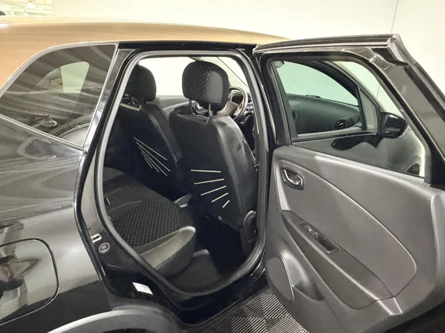 Renault Captur 90PK TCe Intens | Trekhaak | Navi | Climate Control | Bluetooth | Camera | Parkeersensoren | Cruise Control | Armsteun | Licht & Regen Sensor | Blind Spot |