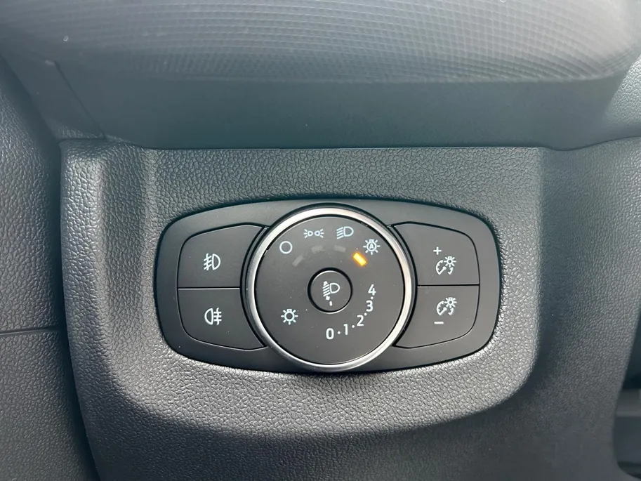 Ford E-Transit Courier Trend 44 kWh | €229,- per maand financial lease! | 325 KM WLTP | Climate control | Parkeercamera | PDC | Zo goed als nieuw!
