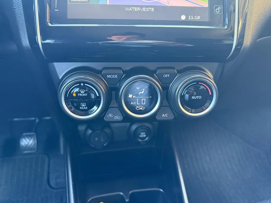 Suzuki Swift 1.2 Style Smart Hybrid | NL Auto | Volledige Historie | Achteruitrijcamera | Stoelverwarming | Dodehoek Detectie | Navigatiesysteem |