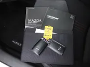 Mazda 2 1.5 e-SkyActiv-G 90PK 6MT Homura | Stuur-/stoelverwarming | Camera | Dodehoek detectie | LED | 16' LM | Carplay | Clima | Cruise |