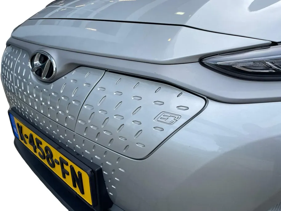 Hyundai Kona EV Comfort 64 kWh 204PK | Warmtepomp | 100% SOH | Adaptive cruise control | Apple Carplay & Android Auto | Achteruitrijcamera | Parkeersensoren achter | Keyless entry | DAB radio |