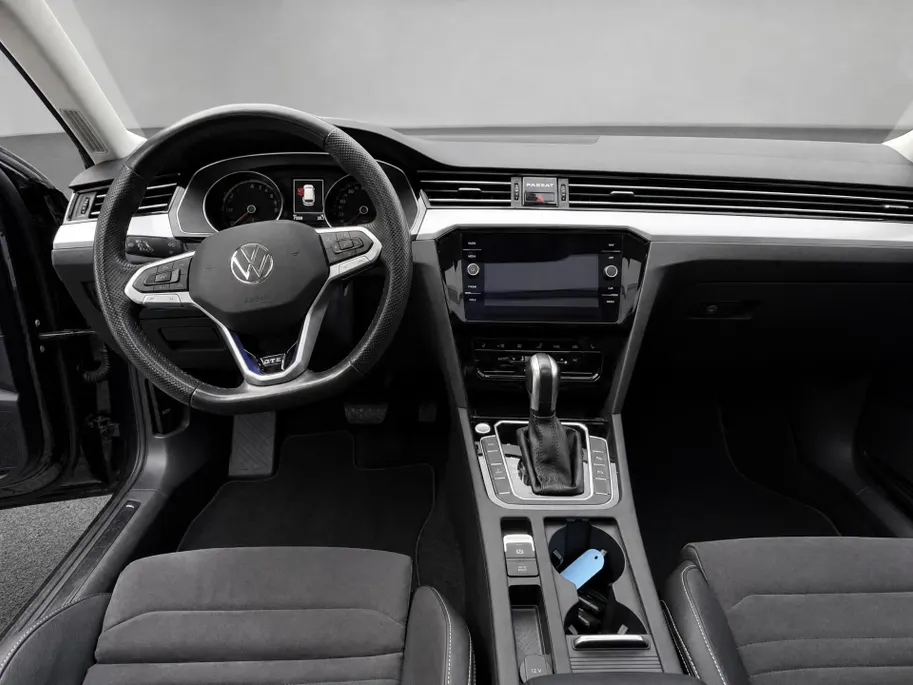 Volkswagen Passat Variant 1.4 TSI 218pk DSG PHEV GTE Business · Panoramadak · Camera · Apple/Android Car Play · Navigatie · Stoelverwarming · 18'' Inch ·
