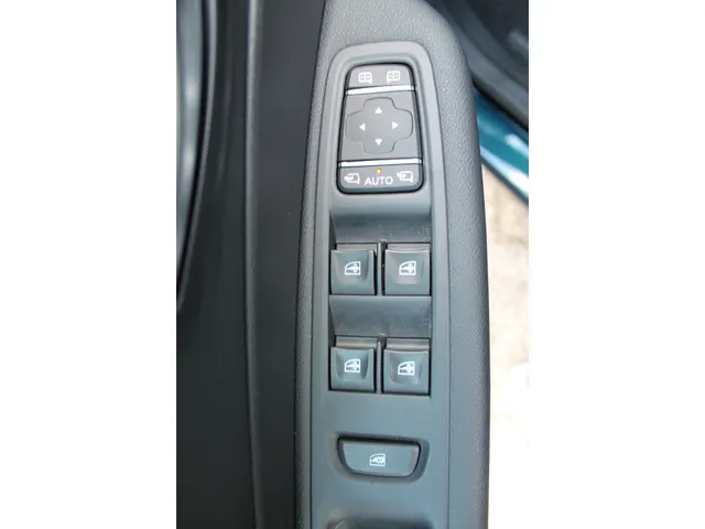 Renault Captur 1.3 TCe 150 PK Intens | Automaat | Trekhaak | Sensoren rondom | Camera | Dode hoek sensoren |