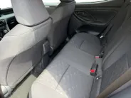 Toyota Yaris 1.5 Hybrid 115 Comfort Apple Carplay/Android Auto , cruise control adaptief en stuurhulp , climate , lm velgen , tel , usb , camera .