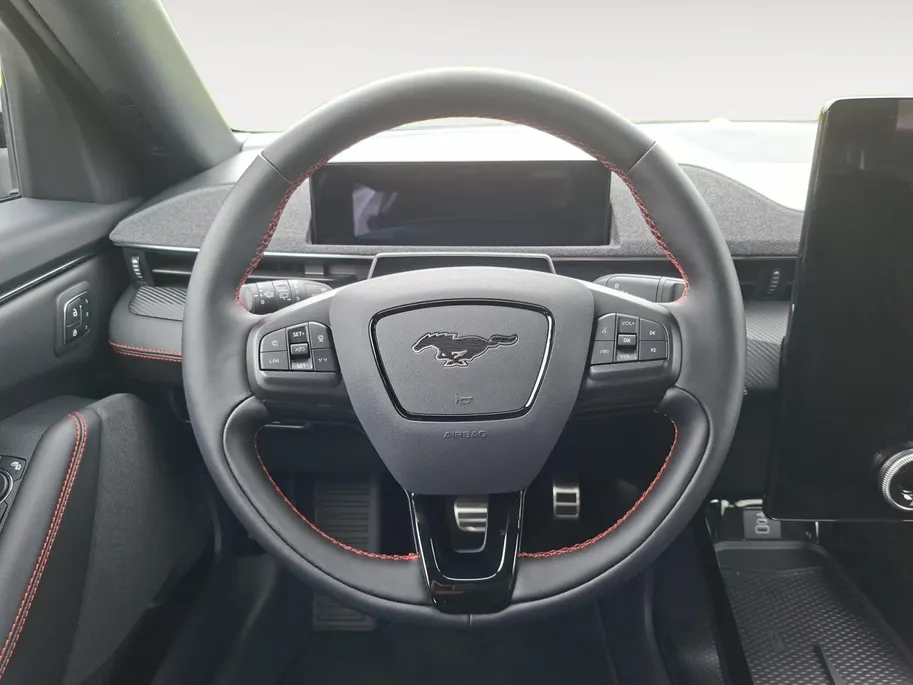 Ford Mustang Mach-E Extended Premium RWD 88 kWh | Afneembare trekhaak | Stoelverwarming | Leer bekleed | 18' Lichtmetaal | Adaptive Cruisecontrol | Dodehoekdetectie | Led verlichting | Climate Control | Nieuw te bestellen |