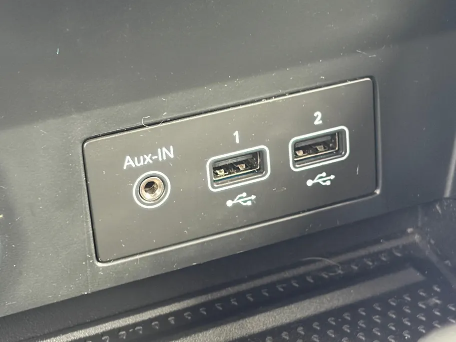 Renault Captur 1.6 E-Tech Hybrid 145 Intens Apple Carplay/Android Auto , electronic climate controle , Camera , cruise , tel , lm velgen , parkeersensoren , navi groot scherm .