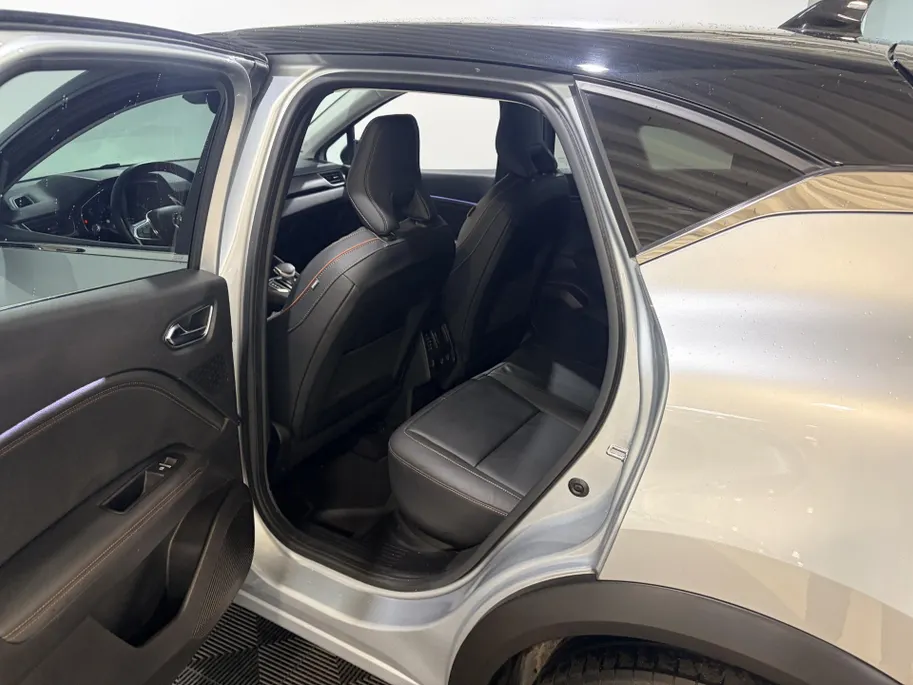 Renault Captur 130PK TCe Initiale Paris Automaat | 360 Camera | Cruise Control Adaptief | Parkeersensoren | Stoel & Stuurwiel Verwarming | Climate Control | Licht & Regen Sensor | Dodehoek Detectie |