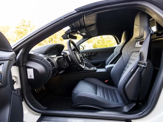 Jaguar F-TYPE P575 AWD R 75