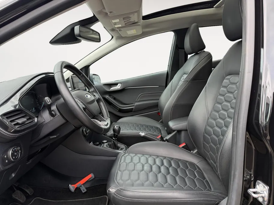 Ford Fiesta 1.0 EcoBoost Hybrid Vignale | Dealer onderhouden | NL auto | Adapt. cruise control | Pano dak | BLIS | Winter pack | Parkeersensoren voor en achter | Achteruitrijcamera | 17' lichtmetalen velgen | Bovag garantie |