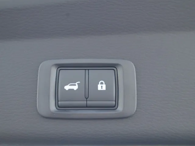 Mitsubishi Outlander 2.4 PHEV Instyle | Schui/Kantel Dak | Stoel Verwarming/Ventilatie | 1.600 KG Trekgewicht |