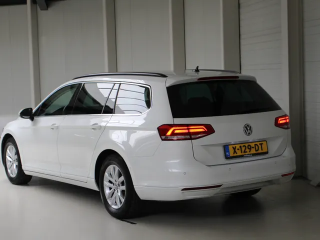 Volkswagen Passat Variant 1.5 TSI DSG Comfortline Navigatie | Camera | Trekhaak | Stoelverwarming