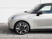 MINI Cooper 3-deurs Electric Cooper E Favoured L 40.7 kWh
