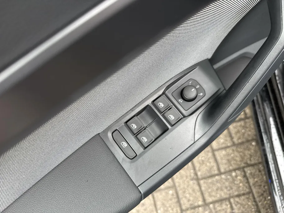 SEAT Ibiza 1.0 EcoTSI FR Business Connect handgeschakeld | navigatiepakket | metallic Lak | 3000,- inruilvoordeel!!