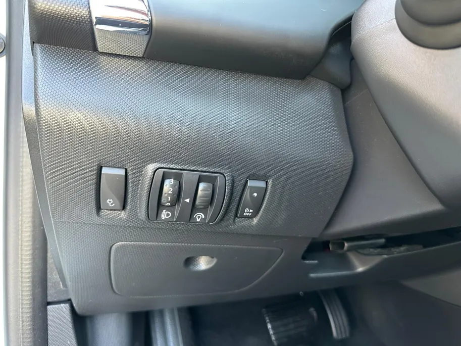 Renault ZOE R110 Limited 41 kWh | Koop Accu | SOH 92.2% | Parkeersensoren | Cruise & Climate Control | Stoelverwarming | Bluetooth | Navigatie | 12 Maanden BOVAG Garantie