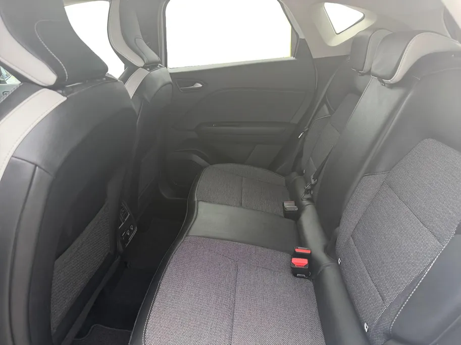 Renault Captur 1.6 E-Tech Hybrid 145 Intens | Automaat | Dealer Onderhouden | Camera | All Season Banden | Climate & Cruise Control | Apple Carplay & Android Auto | 12 Maanden BOVAG Garantie