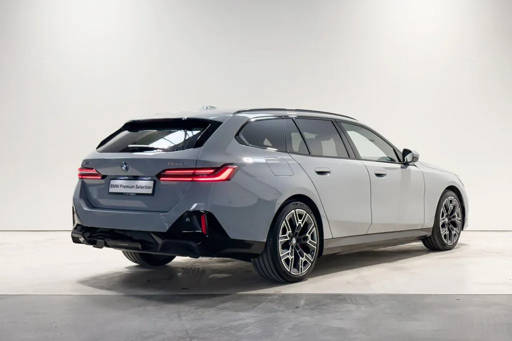 BMW 5 Serie Touring 550e xDrive