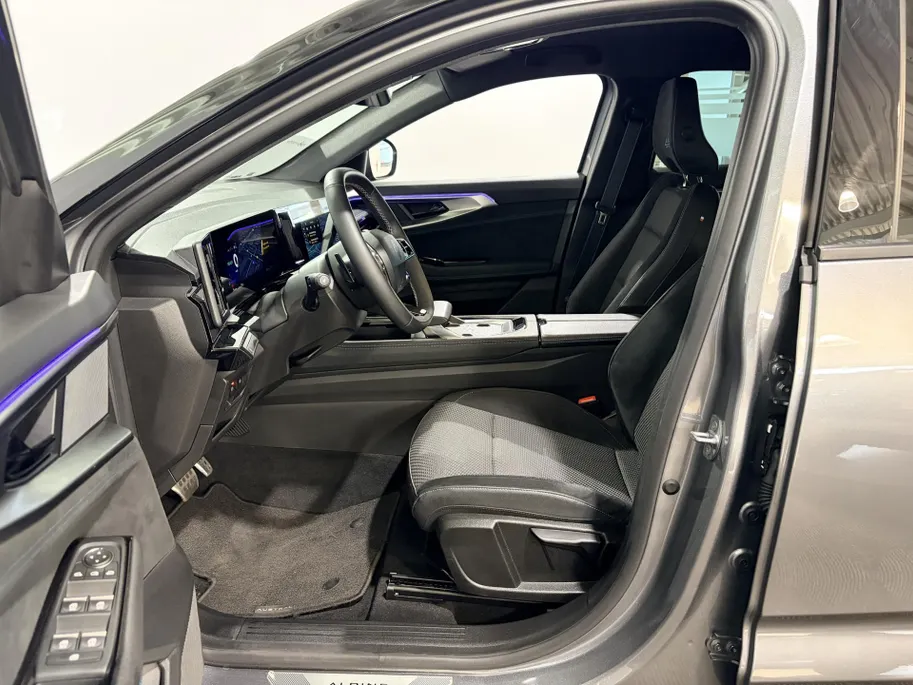 Renault Austral 200PK E-Tech Full Hybrid Techno Esprit Alpine AT | Trekhaak | All Season Banden | Climate Control | Digital Cockpit | Camera | Parkeersensoren | Adaptive Cruise Control | Lichtmetalen Velgen |