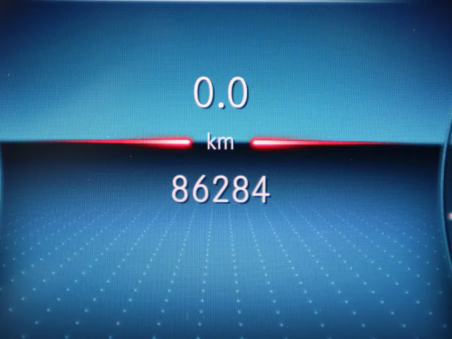 Mercedes-Benz GLA 200 Business Solution AMG l Trekhaak l Keyless l Panoramadak l Ambiente lichtpakket