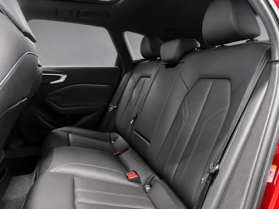 Audi A5 Avant 2.0 367pk S-tronic -e-hybrid Quattro S edition · 360 Camera · Wegklapbare Trekhaak · Apple/Android Car Play · Elek. Voorstoel · 19'' Inch · Garantie t/m 26-11-2030 of 100.000km