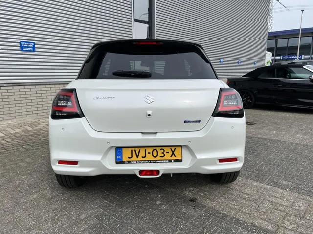 Suzuki Swift 1.2 Select Smart Hybrid | Demonstratievoertuig | Apple Carplay & Android Auto | 16' LM Velgen | Airco | Adaptieve Cruise Control