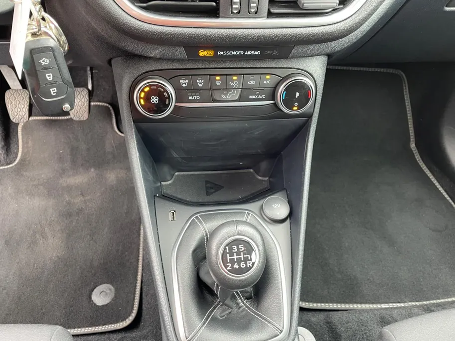 Ford Fiesta 1.0 EcoBoost Titanium | 1e Eigenaar | NL-Auto | Apple Carplay / Android Auto | Climate Control | parkeersensoren | Cruise Control | Lichtmetalen velgen