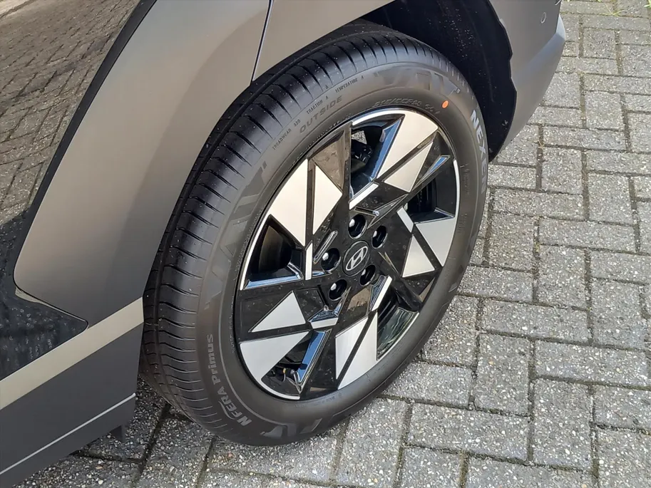Hyundai Kona 1.6 HEV 138pk DCT Premium / Voorraad deal