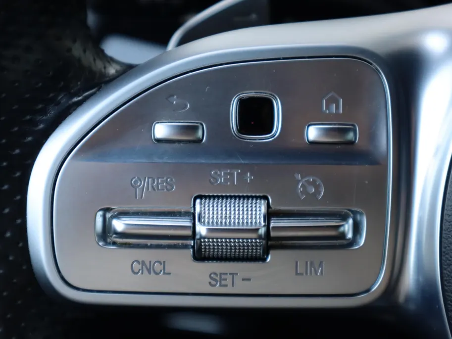 Mercedes-Benz EQA 250 Business Solution Luxury 67 kWh l Keyless l Panoramadak l Stoelverwarming