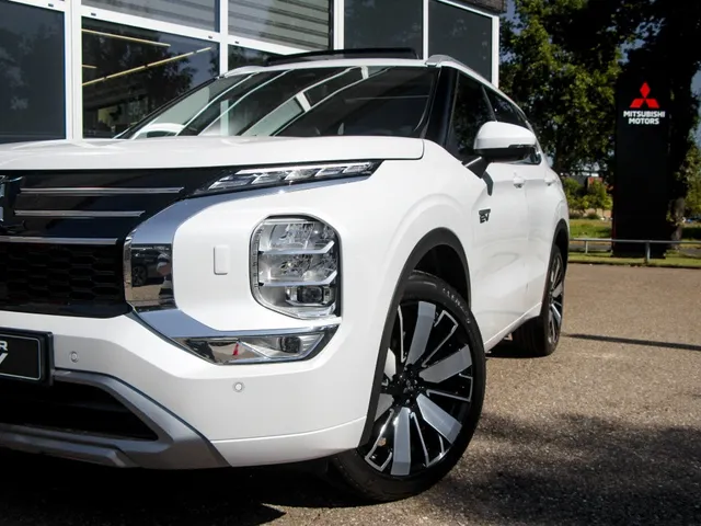 Mitsubishi Outlander 2.4i PHEV Instyle | voorraad korting €8000,-