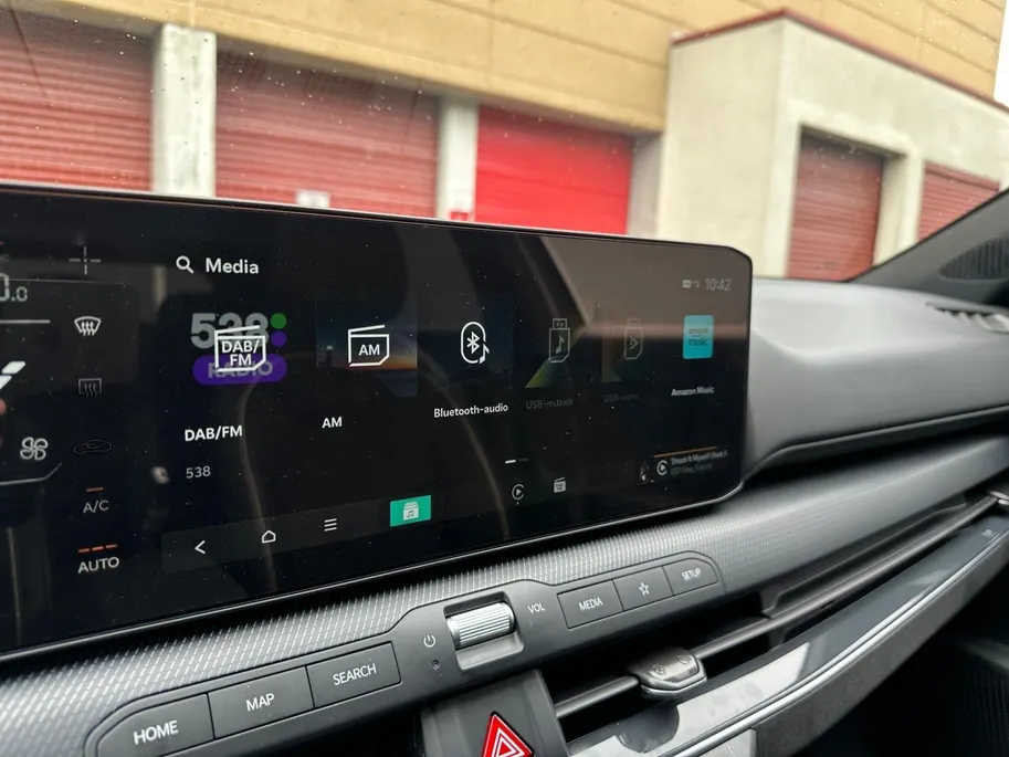 Kia K4 1.0 T-GDi MHEV GT-Line Launch Edition (pano) | Stoel & stuurverwarming | Wireless carplay/android auto | Fabrieksgarantie t/m 6-2036 +3x 1 jaar* | metallic lak | NAP