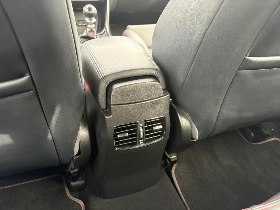 Kia cee'd 1.6 GT | 204PK! | Stoelverwarming | Cruise control | Clima