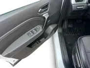 Renault Captur 1.6 E-Tech Hybrid 145 Intens | Automaat | Apple Carplay & Android Auto | Camera | Parkeersensoren | LMV | Cruise & Climate Control | 12 Maanden BOVAG Garantie