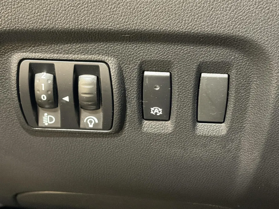 Renault Captur 150PK TCe Intens Automaat | 1ste Eigenaar | Trekhaak | 1200kg Trekgewicht | Cruise Control | Climate Control | Navigatie | Camera | Parkeersensoren | Licht & Regen Sensor | Armsteun |