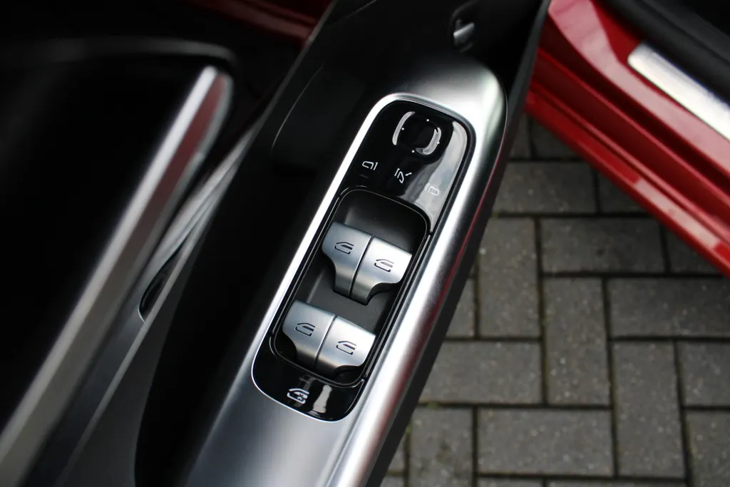 Mercedes-Benz C-Klasse Estate 180 Business Line | Stoelverwarming | Camera | Elek. stoelverstelling + achterklep | Draaloze telefoonlader | 17” LM | LED | Clima | Navi |