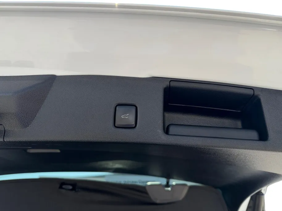 Ford Kuga 2.5 PHEV ST-Line X | Automaat | Pano dak | HUD | Elektr. uitklapbare trekhaak | Adapt. Cruise control | BLIS | Parkeersensoren voor en achter | 360 graden camera | Elektr. achterklep | B&O audio | Navigatie | Apple carplay & Android auto | Fabrieksgaranti