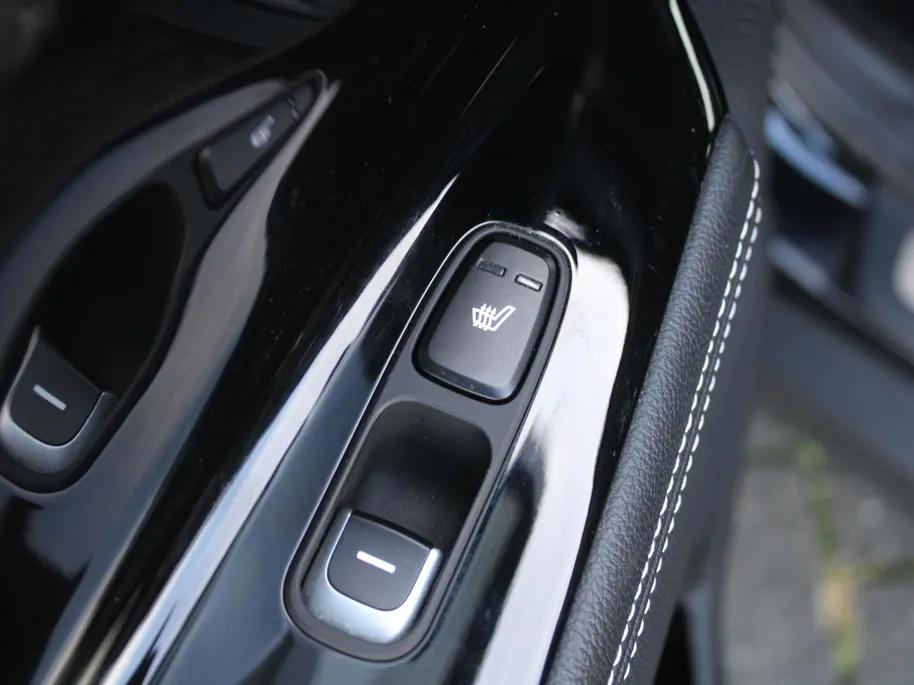 Kia e-Niro ExecutiveLine 64 kWh | Trekhaak | Stuur-/stoelverwarming + ventilatie | Leer | 17' LM | Cruise adapt. | Dodehoek detectie | LED | JBL audio |