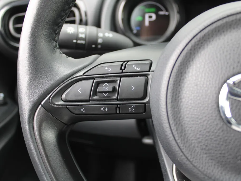 Mazda 2 Hybrid 1.5 Agile | Comfort pakket | Trekhaak | CarPlay | Camera | Stuur-/stoelverwarming | Cruise adapt. | 15' LM |