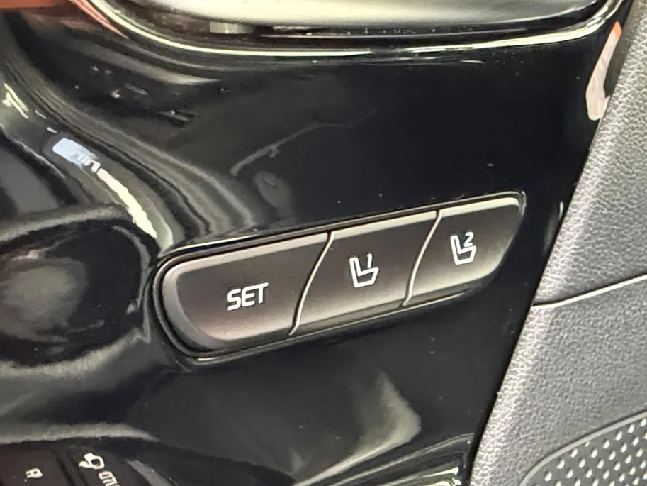 Kia e-Niro ExecutiveLine 64 kWh Full options | Stoelverwarming + verkoeling | Navigatie / Carplay | Dodehoekdetectie | Memory seat