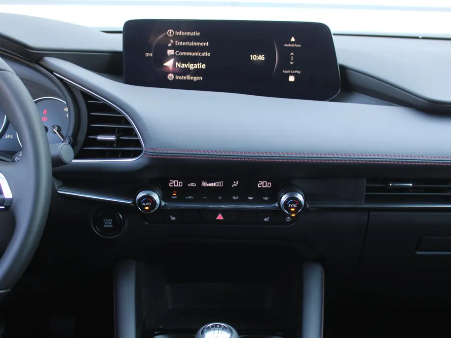 Mazda 3 2.0 e-SkyActiv-X M Hybrid 186 Homura | Stoelverwarming | Camera | Dodehoek detectie | HUD | 18' LM | LED | Cruise adapt. |