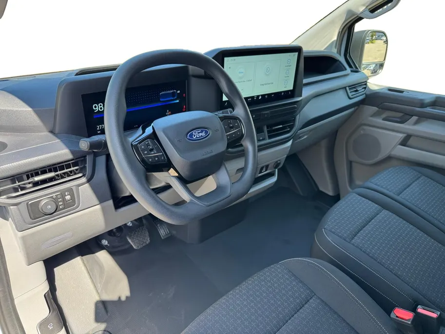 Ford E-Transit Custom 320 L1H1 Trend 71 kWh | Uit Voorraad Leverbaar | 344km WLTP Rijbereik | Achteruitrijcamera | Cruise Control | Parkeersensoren voor en achter | Verwarmbare Stoel en bijrijdersbank | Voorruitverwarming | Apple Carplay & Android Auto