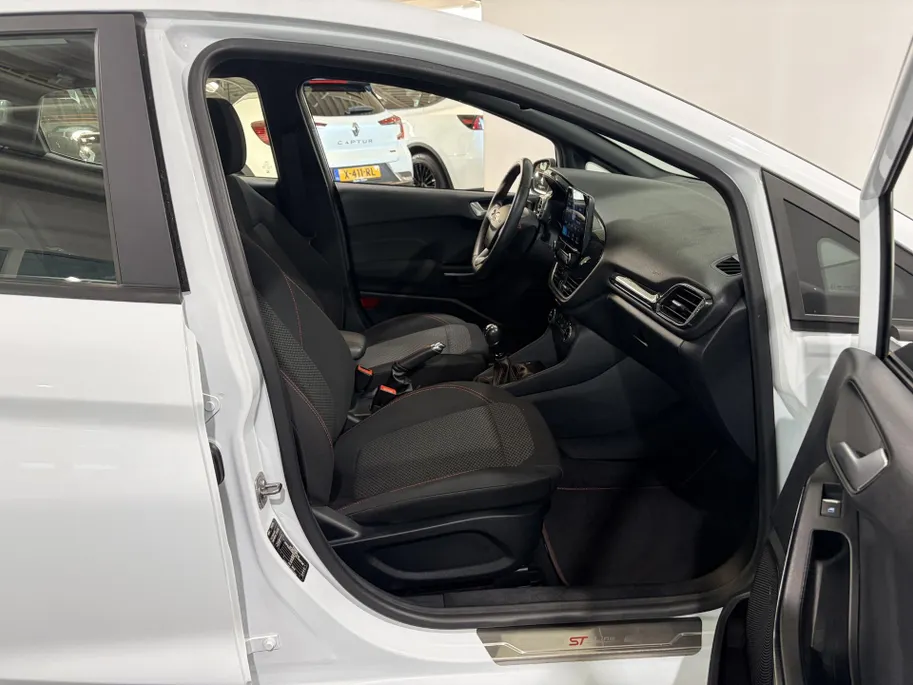 Ford Fiesta 95PK EcoBoost ST-Line | Keyless | Lichtmetalen Velgen | Climate Control | Apple CarPlay/Android Auto | LED Dagrijverlichting | Cruise Control | Armsteun | Elektrische Ramen & Spiegels |