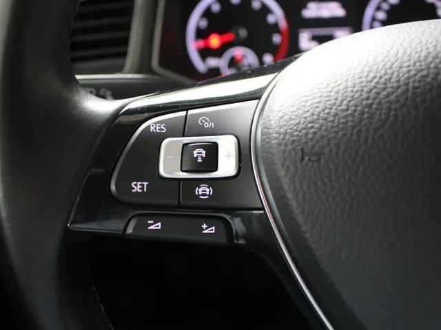 Volkswagen T-Roc 1.5 TSI Style Navigatie | Inklapbare spiegels | Climate Control | Privacy Glass
