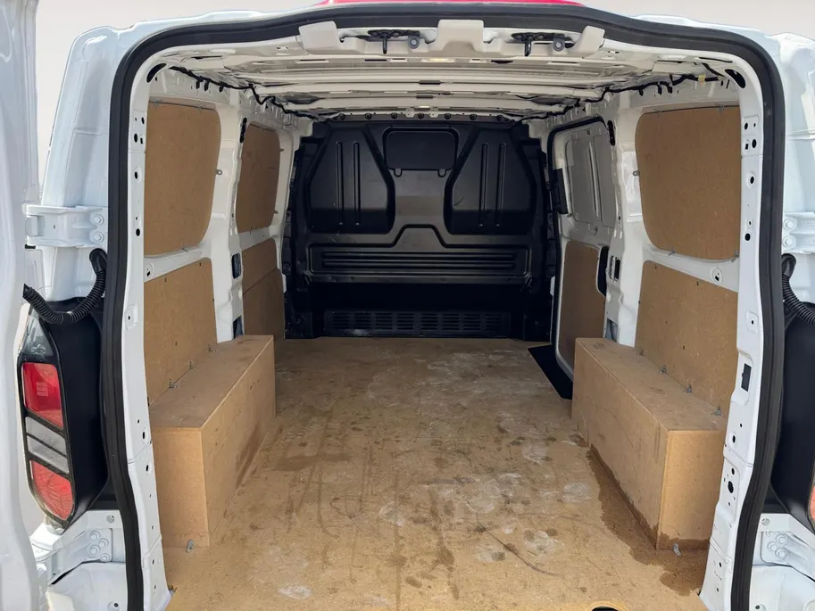 Ford Transit Custom 280 2.0 TDCI L1H1 Trend 110 pk | 3-zits | Airco | Parkeersensoren voor en achter | Apple Car PLay / Android Auto | LED dagrijverlichting |